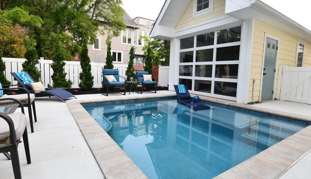HEATED POOL OPEN THRU OCTOBER! Cabana! Dine Outside! 1.5 BLOCKS 2 BEACH & TOWN