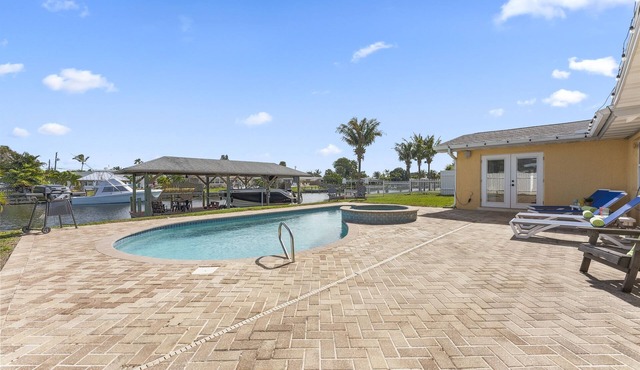 Heated Pool/Spa-On Canal-Game Room-Bikes-Kayaks