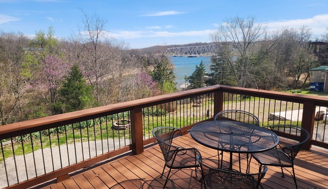 High Dive Cabana a Serene 3-bedroom home in charming Shell Knob. Great location