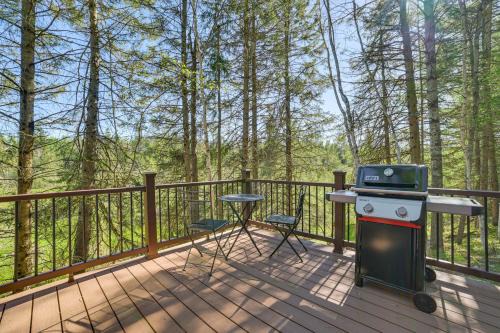 Hike, Fish & Unwind: Riverfront Vanderbilt Cabin