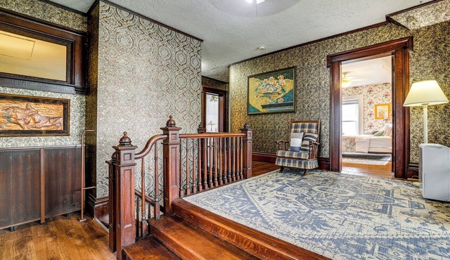 Historic Victorian Cottage, 1 Mi to Niagara Falls
