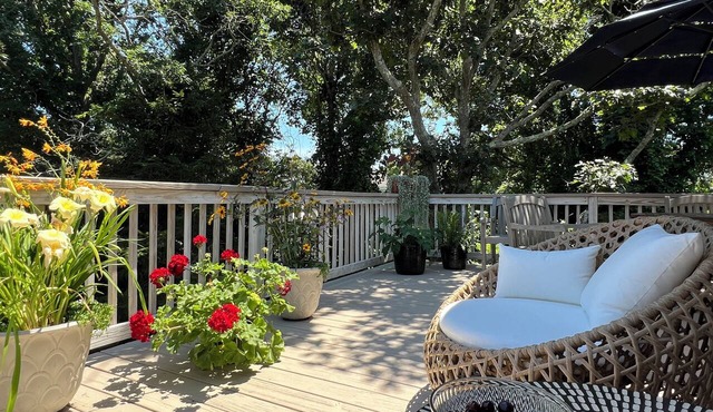 Hither Hills Private Community Beach Access! Enjoy this 5 BR house with office