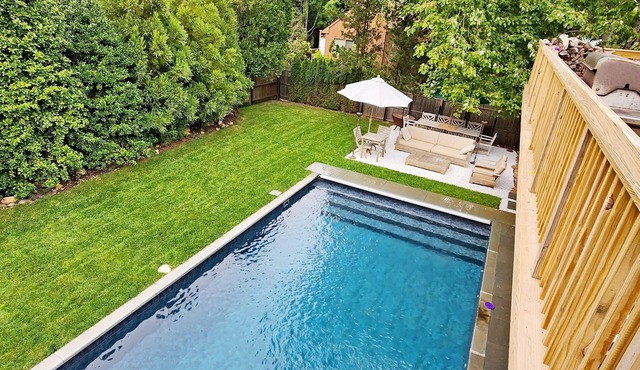 Hither Hills Walk to Beach with Pool, Hot Tub, Firepit, Cozy Cottage and 5 Beds