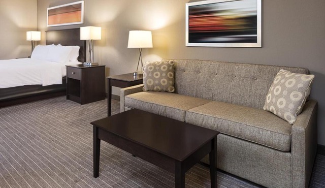 Holiday Inn Express Hotel & Suites Minneapolis - Minnetonka by IHG