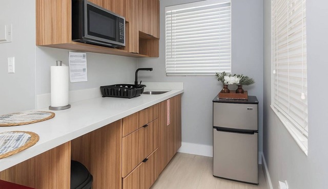 Hollywood Beach 1BR | Near Dania Beach