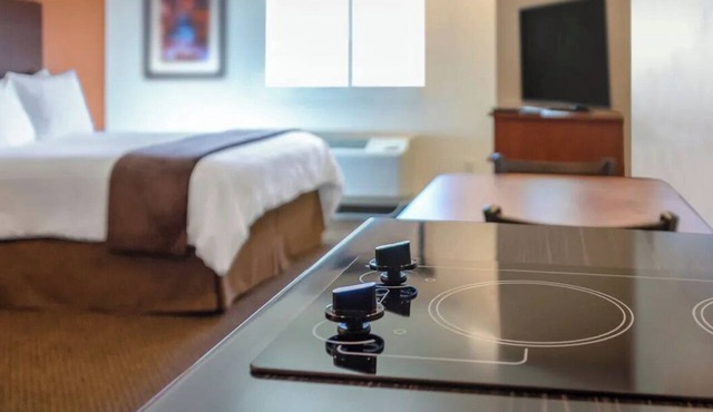 Home-Like Suites for Families and Relocation in Overland Park