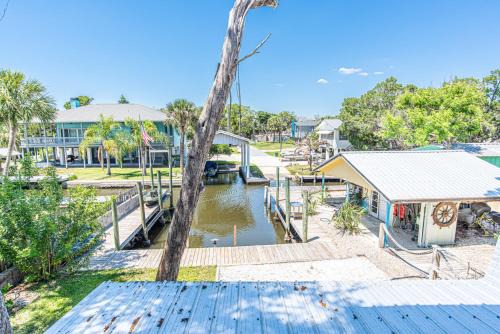 Honky Tonk Hideaway Ozello sleeps 8 waterfront with docks and historical bar room