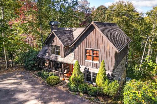 Hot Tub & Fire Pit: Getaway Near Nantahala Gorge!