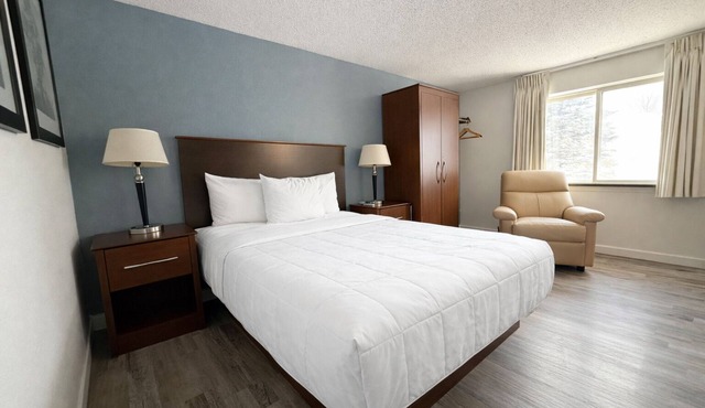 Hotel 8