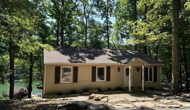 Humble Hideaway - Inviting lakefront home with firepit, balcony & W/D - dog-friendly