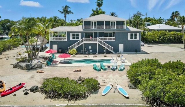 *INFINITE HORIZONS* Waterfront Home & Pool + Last Key White Glove Service.
