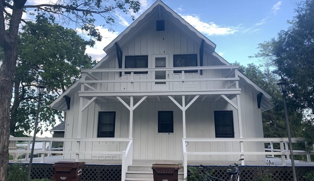 Just 6 Steps From Lake Independence! Great lake get-away near Minneapolis.