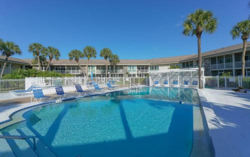 King Bed - Walk to St. Armand's Circle and Lido Beach in Minutes!