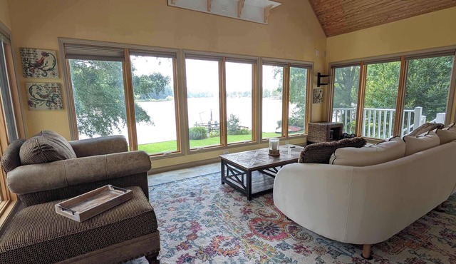 Lake Days Getaway - Lakeside Family Escape Near Hillsborough
