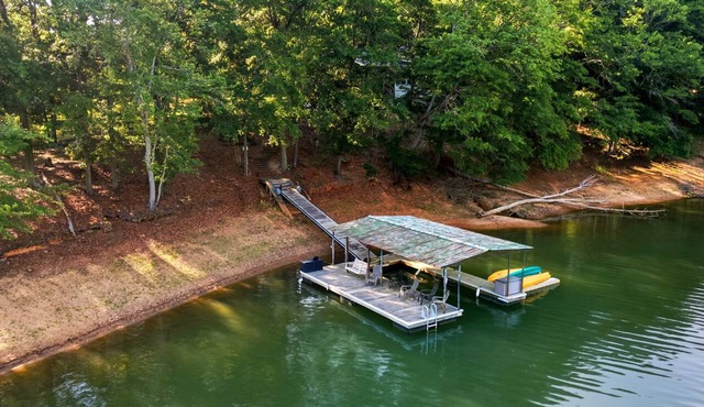 Lake Hartwell Home + Cottage, Private Dock, Hot Tub, Game Room with pool table!