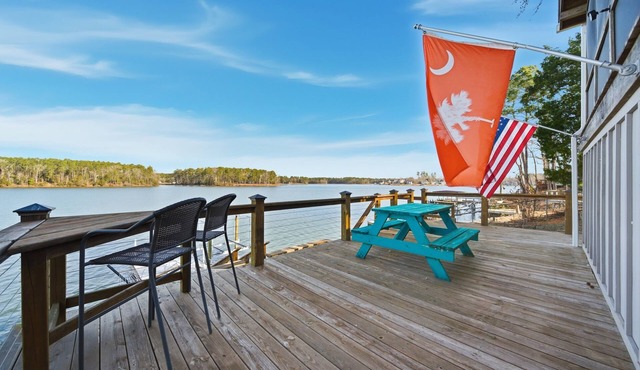Lake Murray retreat set on a point with deep water - Bring your boat.