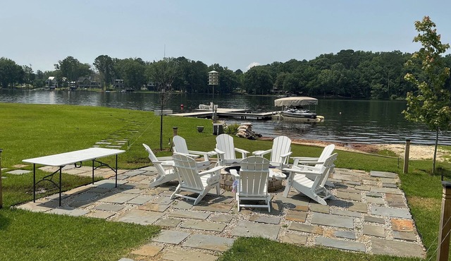 Lake Oconee Waterfront Retreat - 4bd/4ba with Pool, Spa, Dock, Ping-Pong & More!