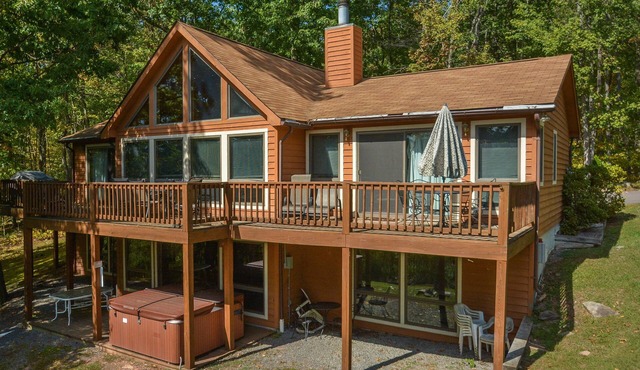 Lake Reflections | Outdoor Hot Tub + Lake Access