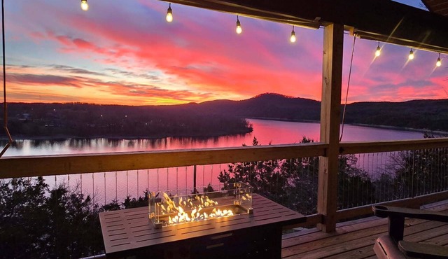 Lakefront Luxe | King Beds | Near Table Rock Lake