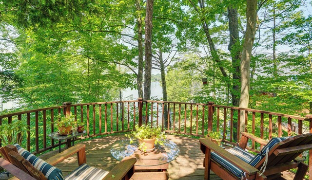 Lakefront 'Treehouse Sanctuary' w/ Pool Access!