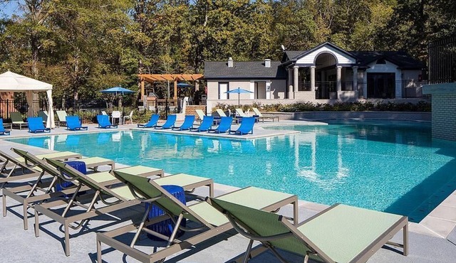 Landing at Inverness Cliffs Apartment Homes - 1 Bedroom in Downtown Meadowbrook