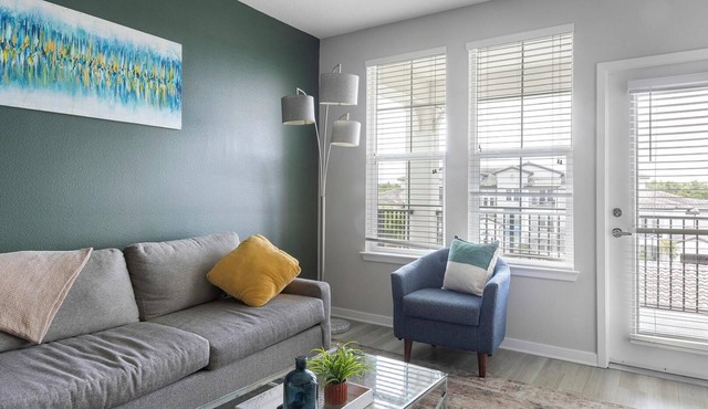 Landing | Chic 2BD, Gym