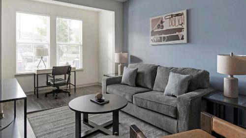 Landing Incredible 2BD Gym Clubhouse