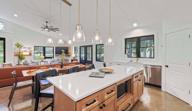 Leelanau Day Tripper - Modern Barndominium Retreat | Sauna Bikes Beaches Wineries Sleeps 10 3 Bedrooms 2.5 Bathrooms Pet-Friendly