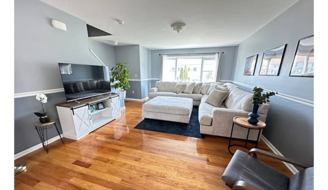 Limited-Time Offer: Danbury Delight - 20% Off Your Serene 3BR Escape!