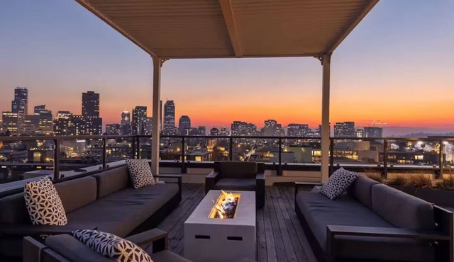 Location, Location, Location! SOLIS Capitol Hill, Bright, Modern, Walk to it All