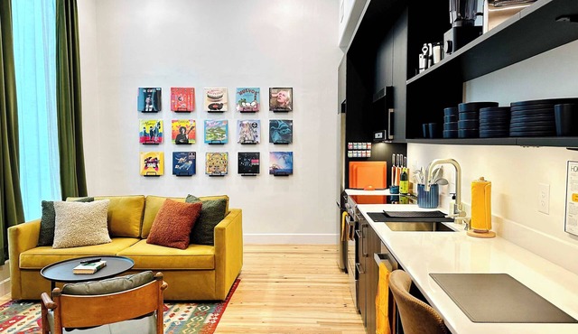 Loft 307 - The William - Vinyl - Downtown Vibes