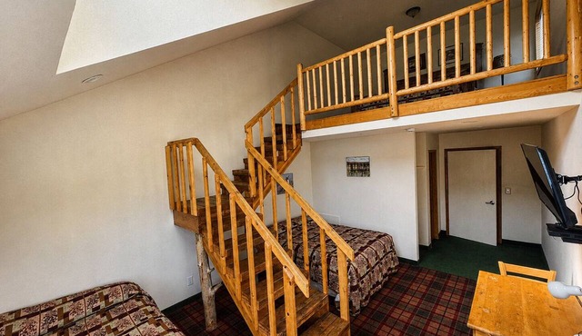 Loft Suite With Scenic Mountain Side Views