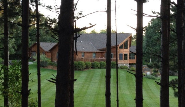 Log Bear Den at Dancing Pines Retreat A Luxury Log Home & Pet Friendly.