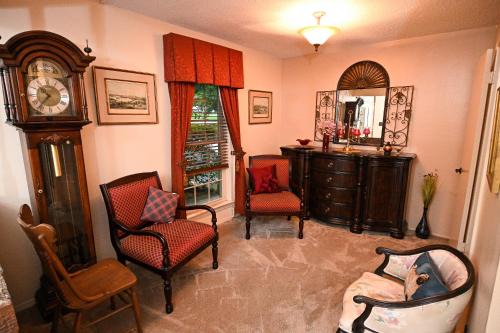 Long Term Perfection, Comfortable Luxury