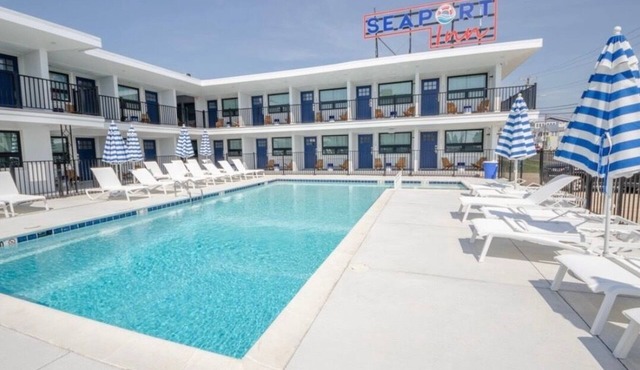 Look No Further! Renovated 1 B/R Condo 1 Blk from the Beach with beautiful pool