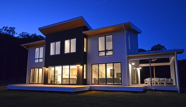 Lost River Solar - Modern 4BR+lofts. Hot Tub w/Epic Views! Swim + Fish Pond!