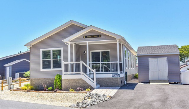 Lovely home, beach, pools, family fun, pet friendly!
