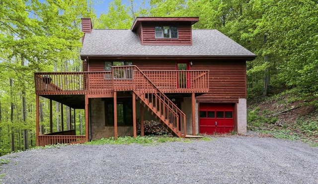 Lovely mountain home provides comfort for every creature. Red Fox Run!!