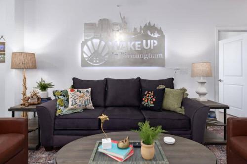Lux 2 BR with private 2 bath Mins to Oak Mtn St Park)