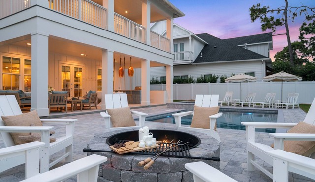 Luxe Beach Retreat Walk to Beach Pool Spa, Golf Cart, Game Room & Putting Green