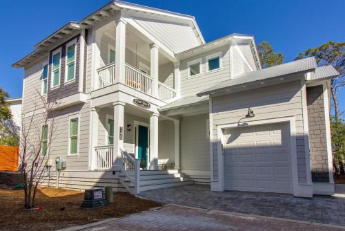 LUXE Doin' Grayt Easy Beach Access 4 Bikes Pool Pets Sleeps 12