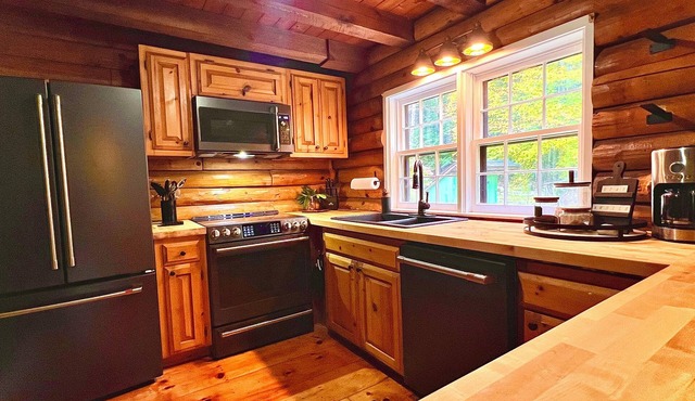 Luxe Log Cabin Under the Stars