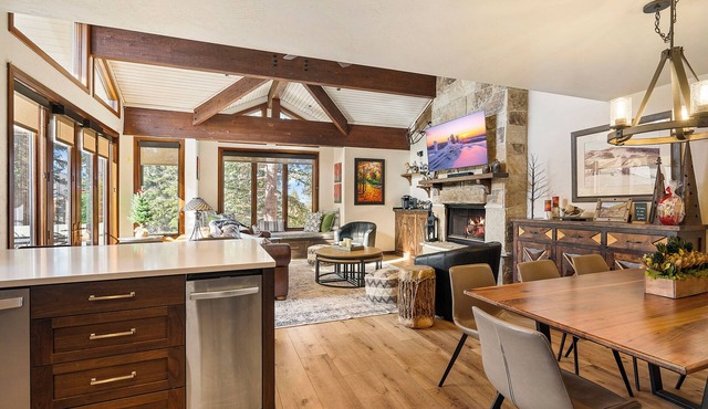Luxury 3 BR Deer Valley Townhome - 5 Min Walk to Slopes, Family & Pet Friendly
