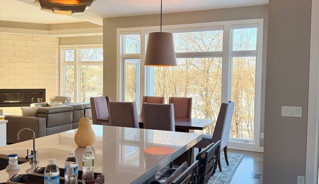 Luxury Bearpath Home - Twin Cities Getaway