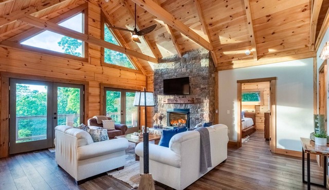 Luxury Cabin Lake View Access Theater Game Room