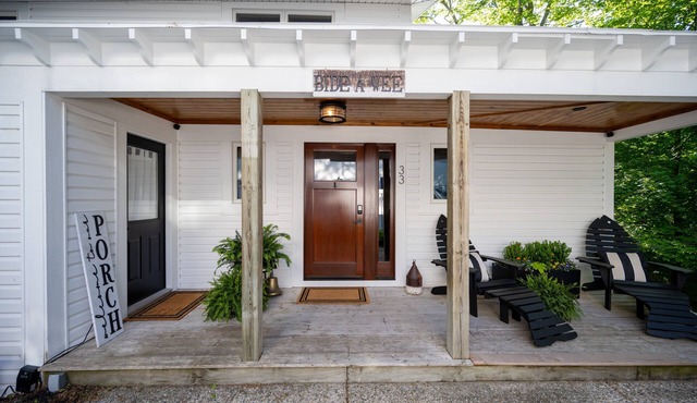 Luxury Cottage | Private Beach Access | Fire Table + Chef Kitchen