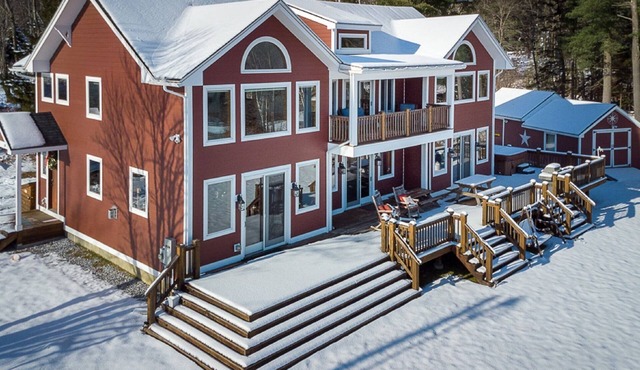 Luxury Mountain Home with Hot Tub, Sauna & Views — Walk to Mountain Top Inn