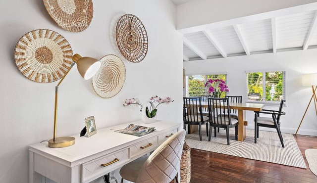 Luxury WPB Retreat - Heated Pool & Games