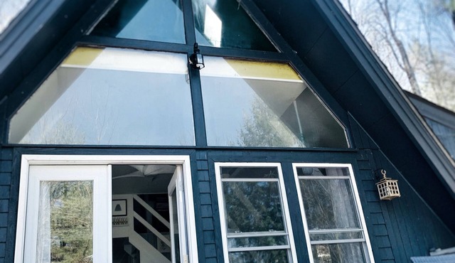 Magical secluded A-frame cabin in charming Franklin