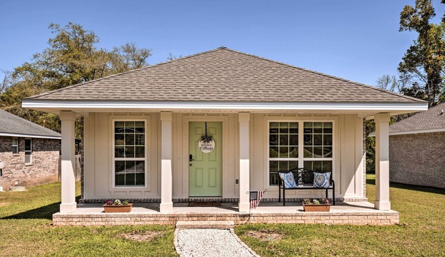 Magnolia Springs Cottage ~ 16 Mi to Beaches!